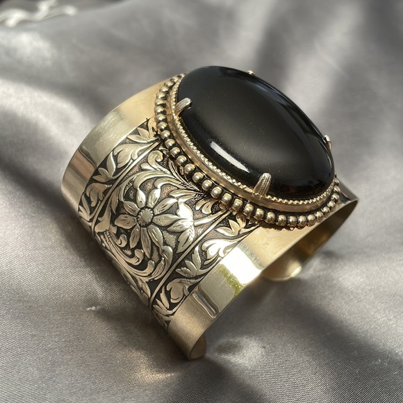 Vintage gold metal cuff bracelet with Onyx stone - Picture 4 of 6